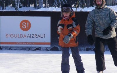 AS “Siguldas Būvmeistars” atbalsta biedrību “Attīstība” slidotavas izveidē